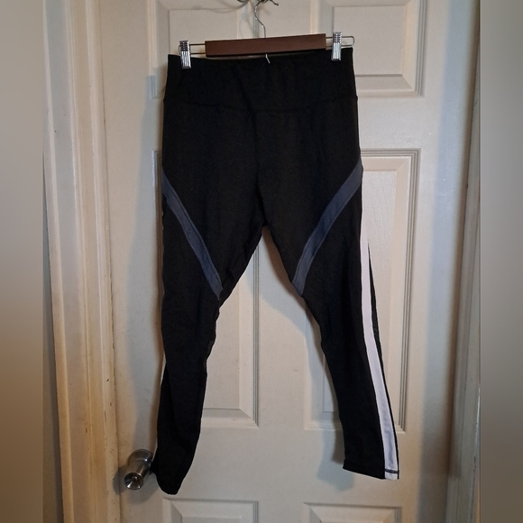 Avia athletic Leggings size medium - Picture 1 of 6